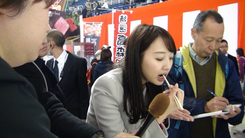 ふるさと祭り・試食.jpg