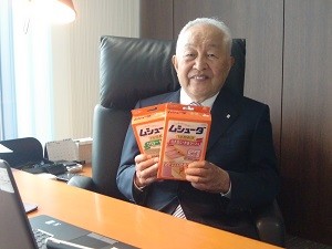 171012エステー鈴木会長ソロ.JPG