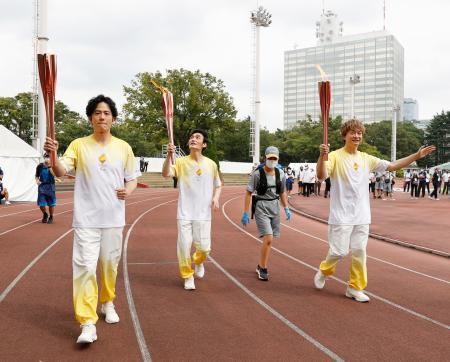 国際パラ委・特別親善大使の稲垣吾郎さん、草なぎ剛さん、香取慎吾さん.jpg