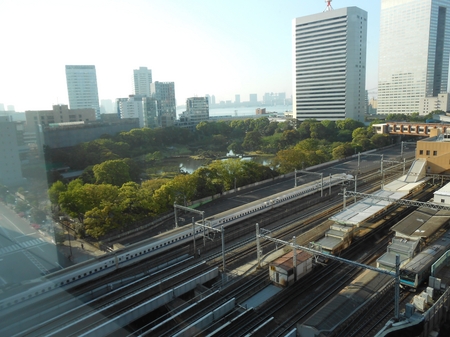 朝7時前の浜松町.JPGのサムネール画像