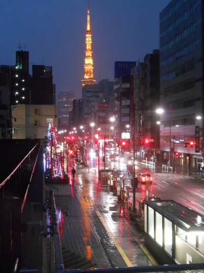 1119雨の6時の東京タワー.JPG