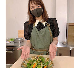 #捨てないを始める 西川アナがパクチーの根っこまで丸ごとサラダに!?（「élab」）