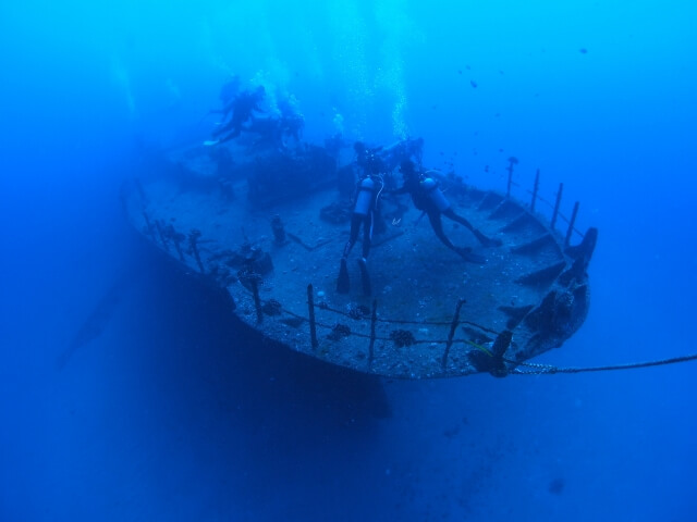 不明の潜水艇はメートルとフィートを間違えていた？1人3500万円の料金にも驚き