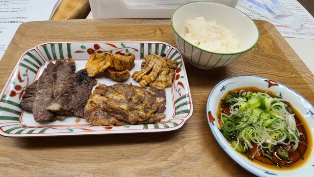 極めし　朝から焼肉ホルモン