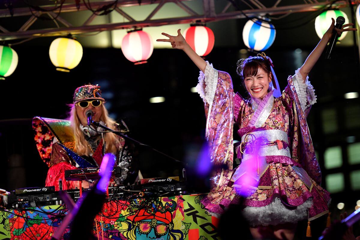 【イベントレポート】 浜松町の夏の風物詩 第17回ハマサイトの夏祭り DJ KOOによるリミックス盆踊り「EZ BON DANCE」 サンプラザ中野くん、新浜レオン、高城れにらのステージに5,000人が熱狂！