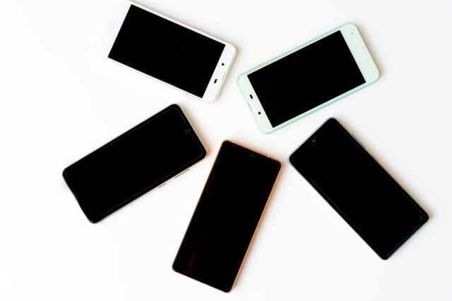 短時間で嘘の人気を作り出す闇のビジネス「スマホ農場」に、勅使川原真衣が警鐘を鳴らす。