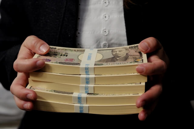 高市首相にカタログギフトを返却する議員はいなかったのか