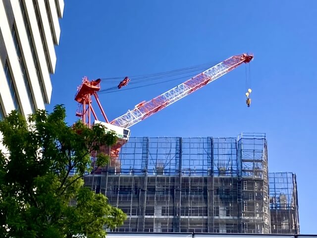 高騰が続くマンション建設費と人件費。賃上げは物価高に追いつくか？