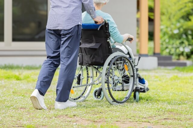 病院・介護施設の賃上げ、政府が補正予算で支援