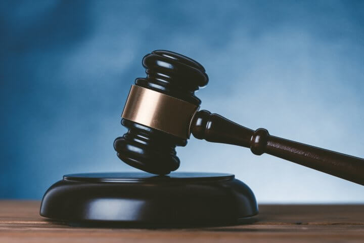 子どもの性被害ホントに防げる？12月開始の「日本版DBS」について武田砂鉄が聞く