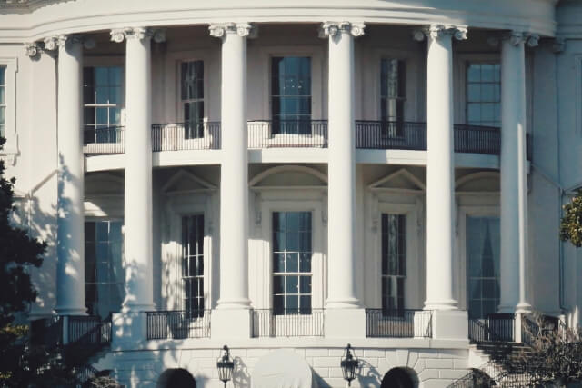 トランプ大統領の演説は「相反するメッセージ」「局面打開に苦労」専門家が分析