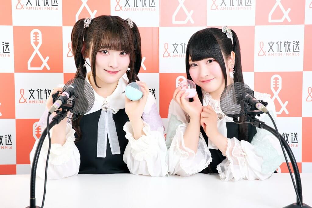 LOVE、≠ME、≒JOYのメンバーが多種多様なカプセルトイを紹介