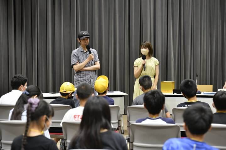小学生が『おとなりさん』に“社会科見学”　山根＆坂口アナが質問に回答、児童の合唱オンエアに反響