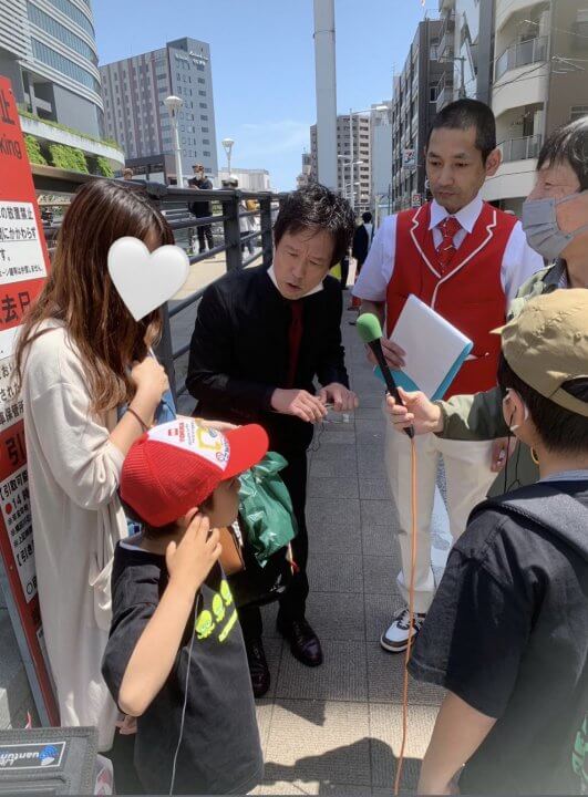 「2人合わせて102歳でございます」子どもの日の街頭レポート芸人は錦鯉より高齢コンビ！邦丸アナも思わず応援