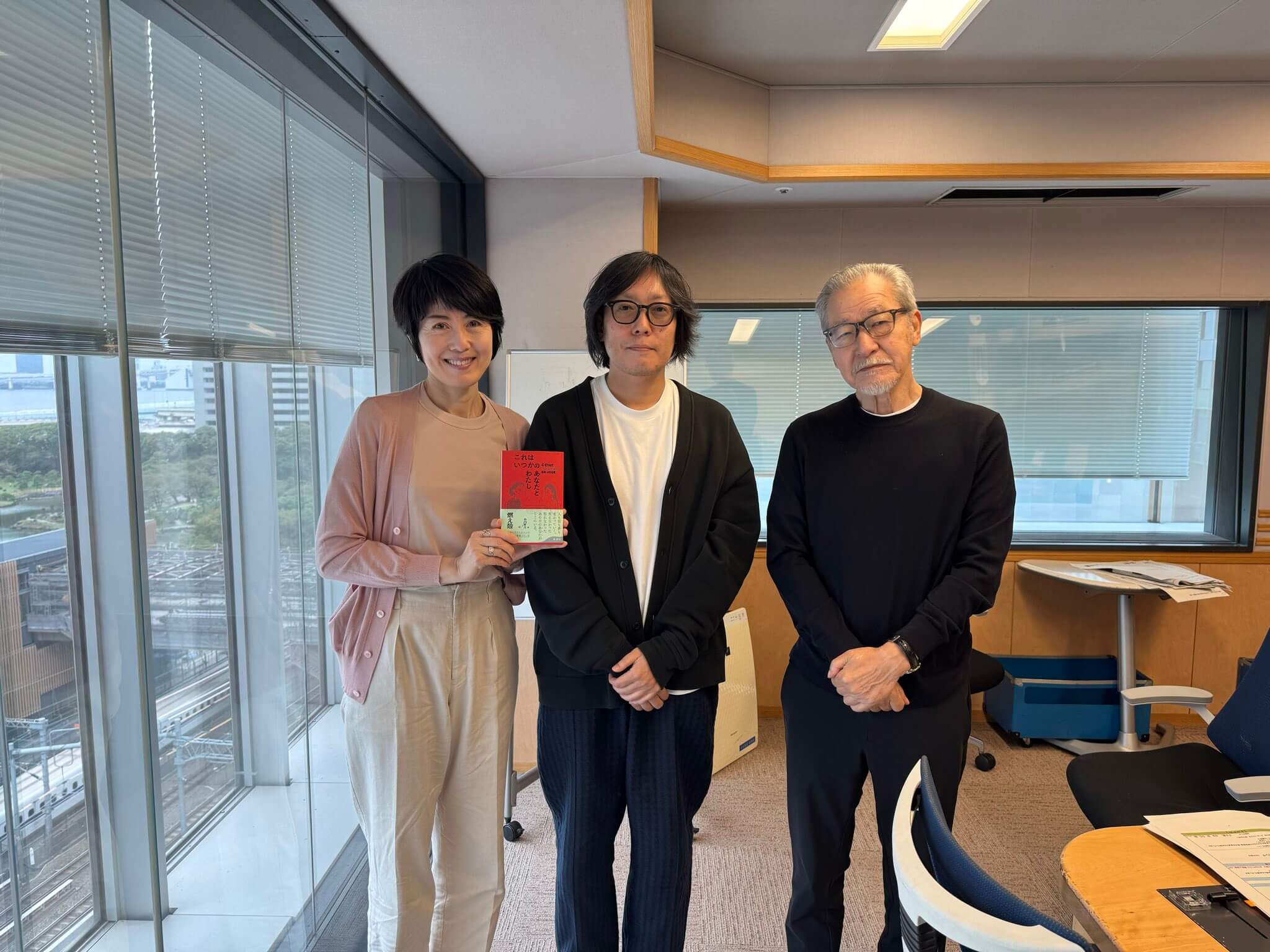 燃え殻「書く仕事の前はテレビ局の小道具作ってました」 燃え殻「書く仕事の前はテレビ局の小道具作ってました」