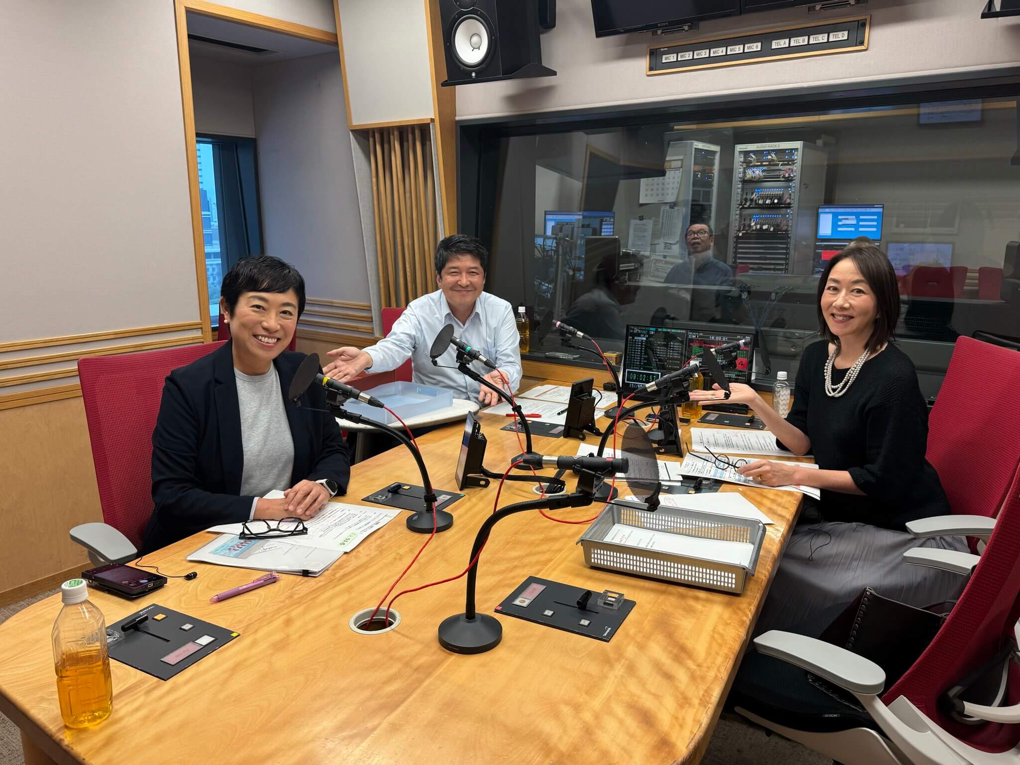 10/7(火)本日のゲストは双日総合研究所の吉崎達彦さん、立憲民主党所属の参議院議員 の辻本清美さんでした! 10/7(火)本日のゲストは双日総合研究所の吉崎達彦さん、立憲民主党所属の参議院議員 の辻本清美さんでした!