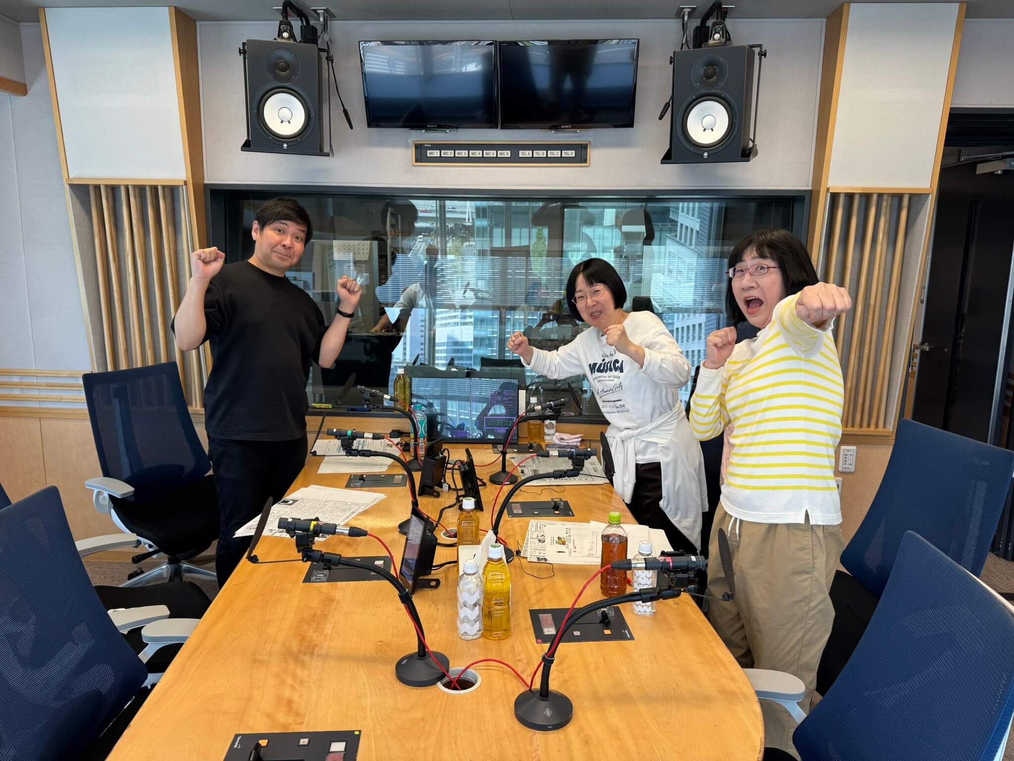 5/5(月)GW真っ只中!本日は阿佐ヶ谷姉妹のお二人と砂山アナの三人でお届けしました。 5/5(月)GW真っ只中!本日は阿佐ヶ谷姉妹のお二人と砂山アナの三人でお届けしました。