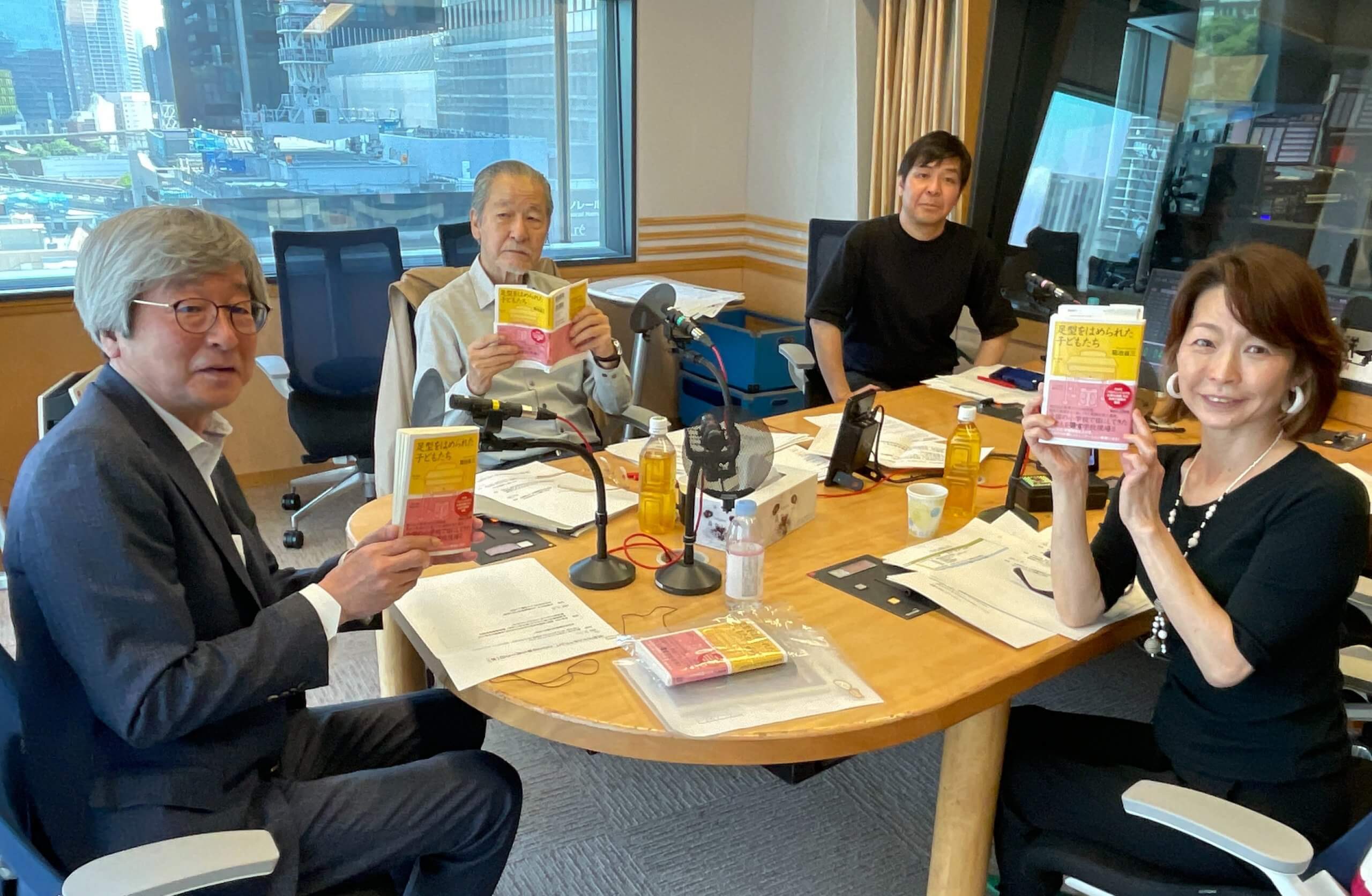 『足型をはめられた子どもたち』著者が語る、「型に入れる」教育のデメリット