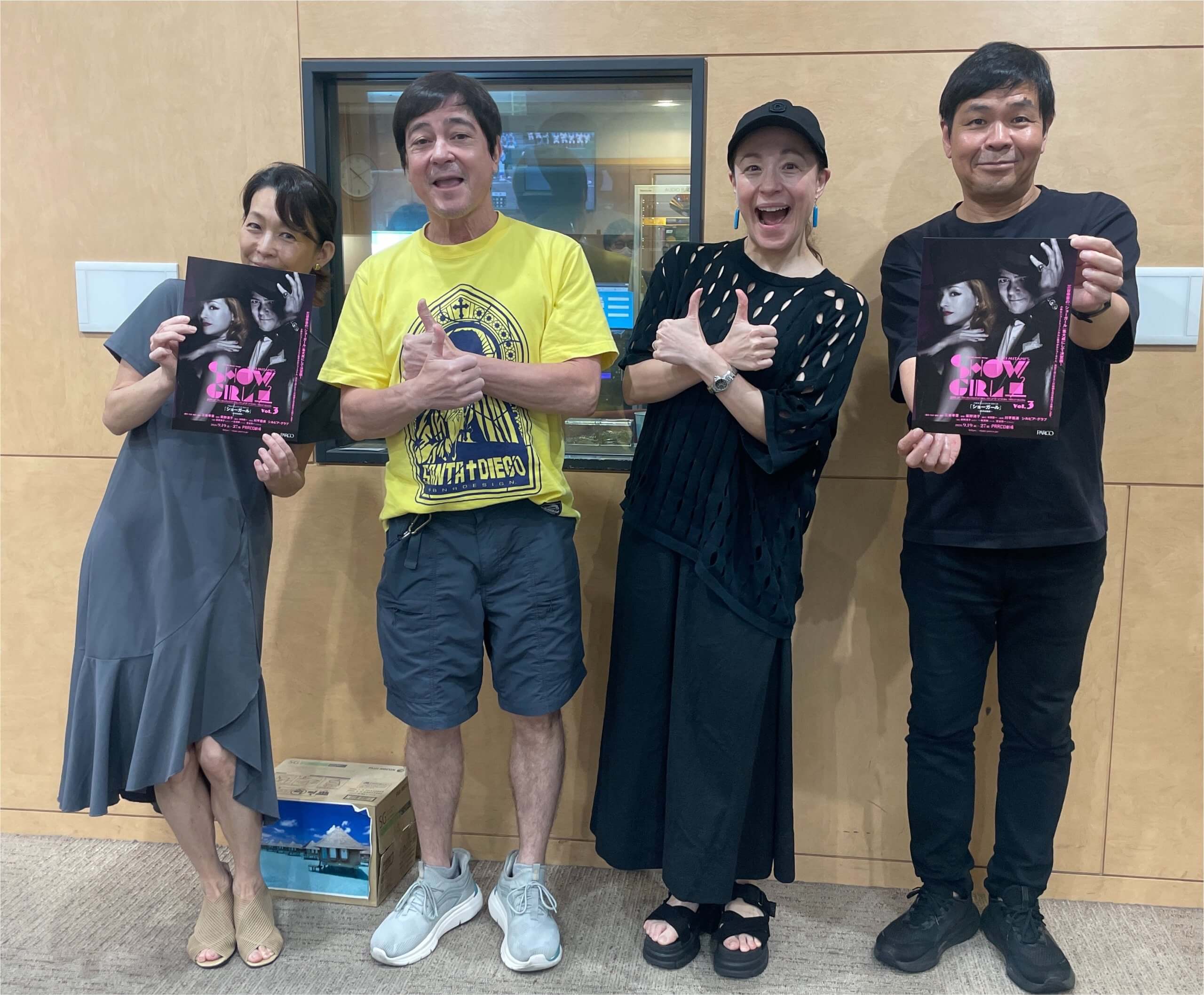 川平慈英、シルビア・グラブが舞台での三谷幸喜を語る。「演出中の目がキラッキラ」