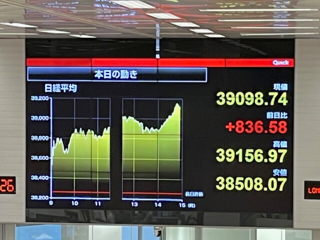 日経平均株価 34年ぶり最高値更新 そのとき野村証券トレーディングルームでは… 　