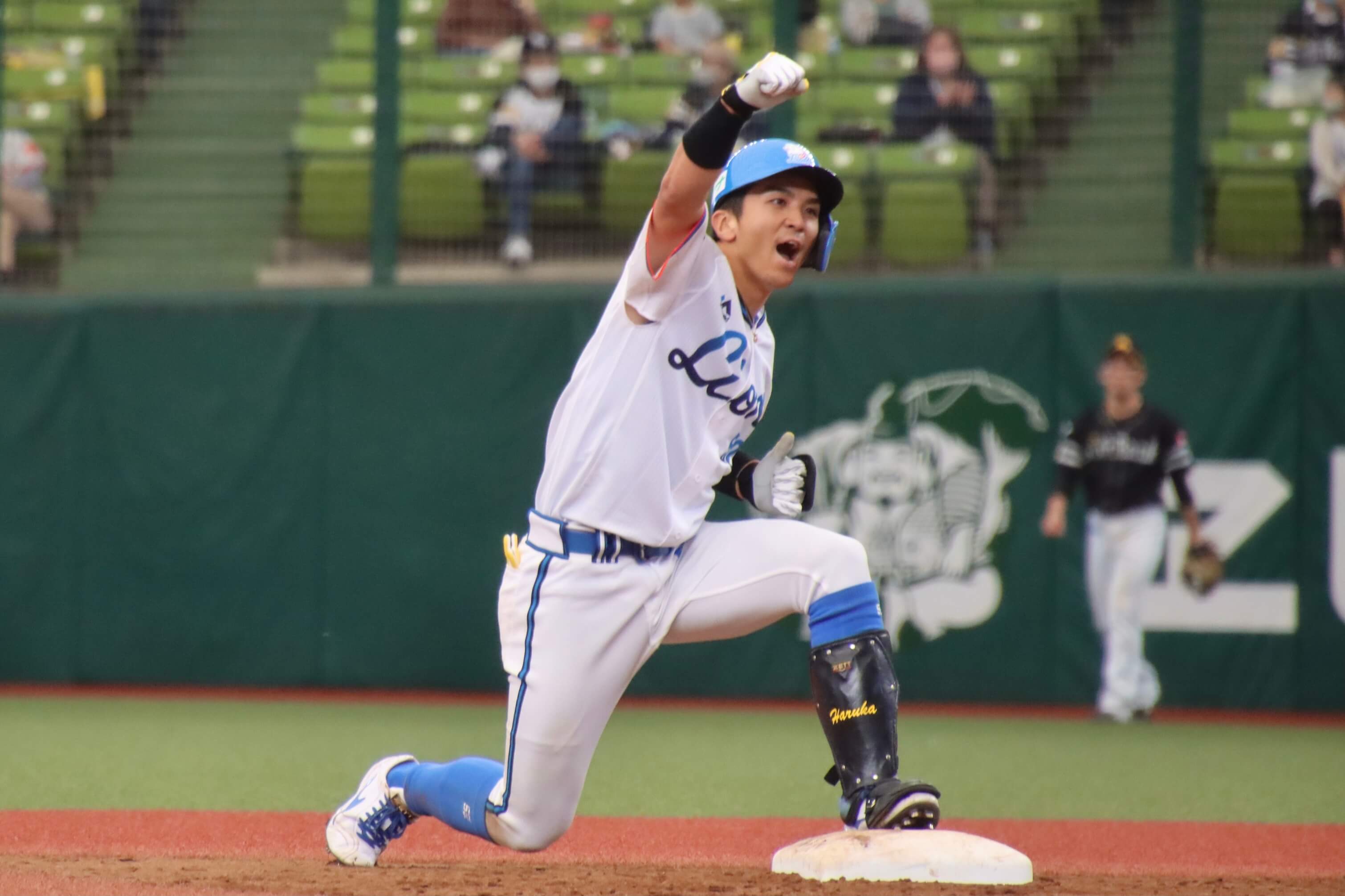 【獅子男12連写】西武・山田遥楓が師匠の前で魅せた渾身の獅子男ポーズ