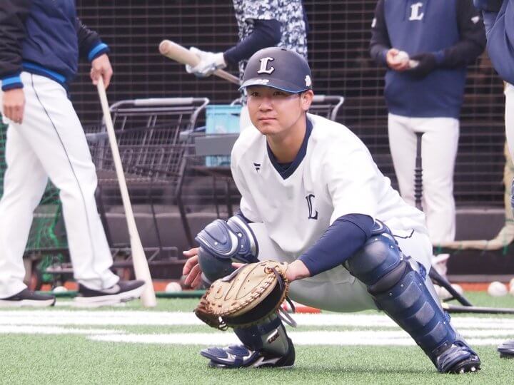 【ライオンズナイター】今季初勝利にルーキー青山美夏人の背中を押した捕手古賀悠斗の一言とは