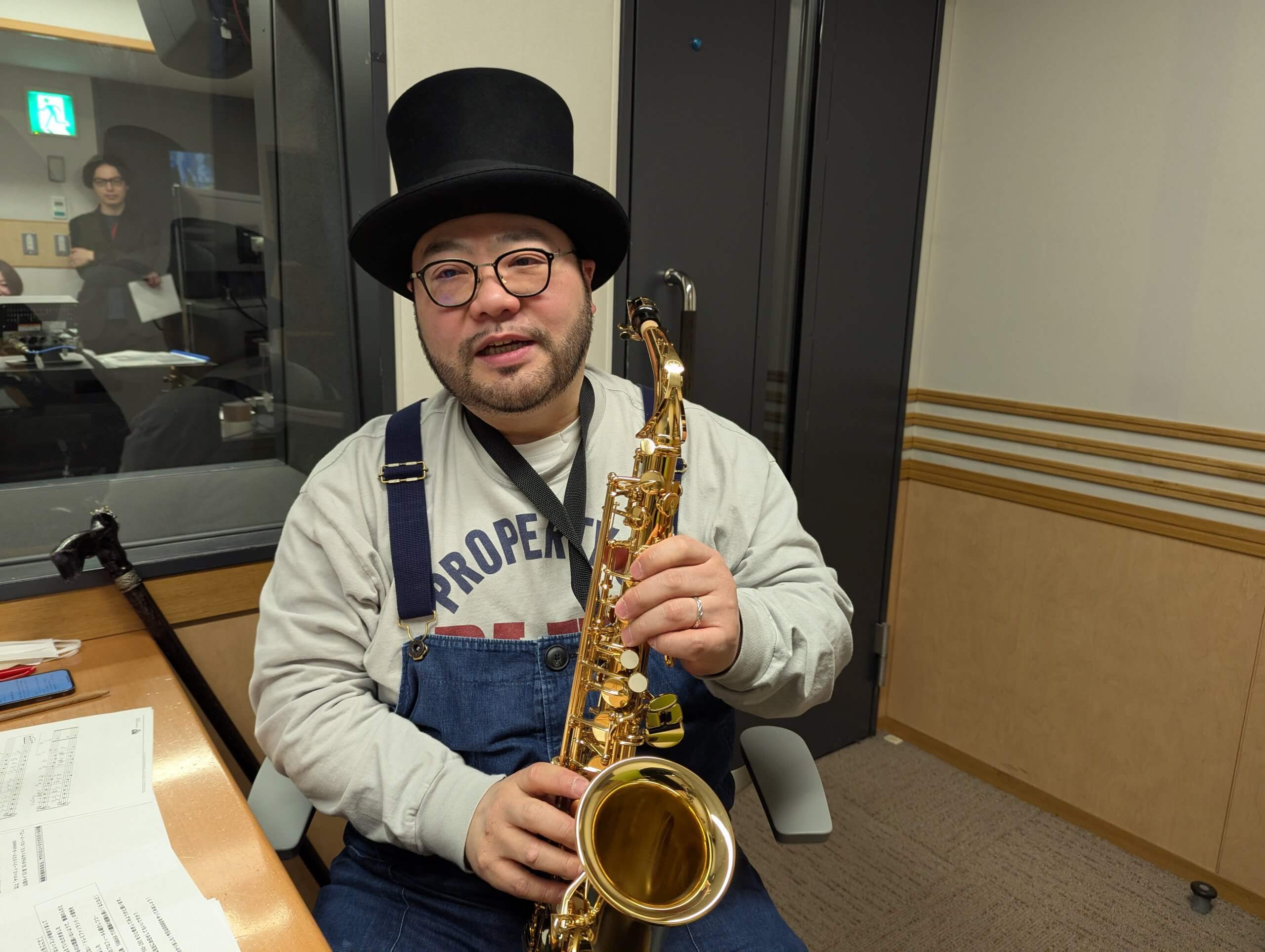 山田ルイ５３世　いよいよサックス演奏に本格挑戦