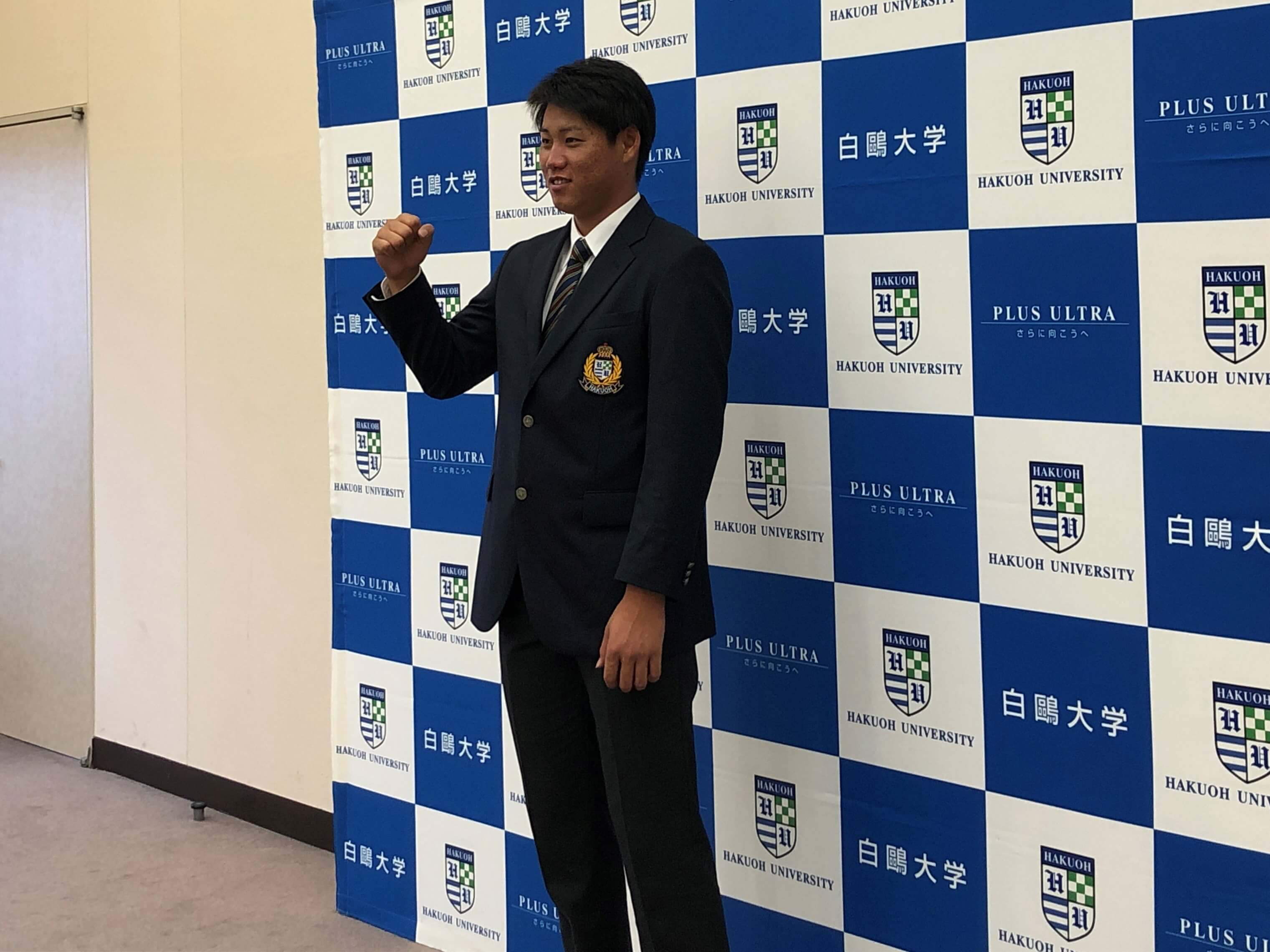 西武がドラ6中山に指名挨拶、打力誇るチームで「早くその一角を担えるように」 (ライオンズナイター) 西武がドラ6中山に指名挨拶、打力誇るチームで「早くその一角を担えるように」 (ライオンズナイター)